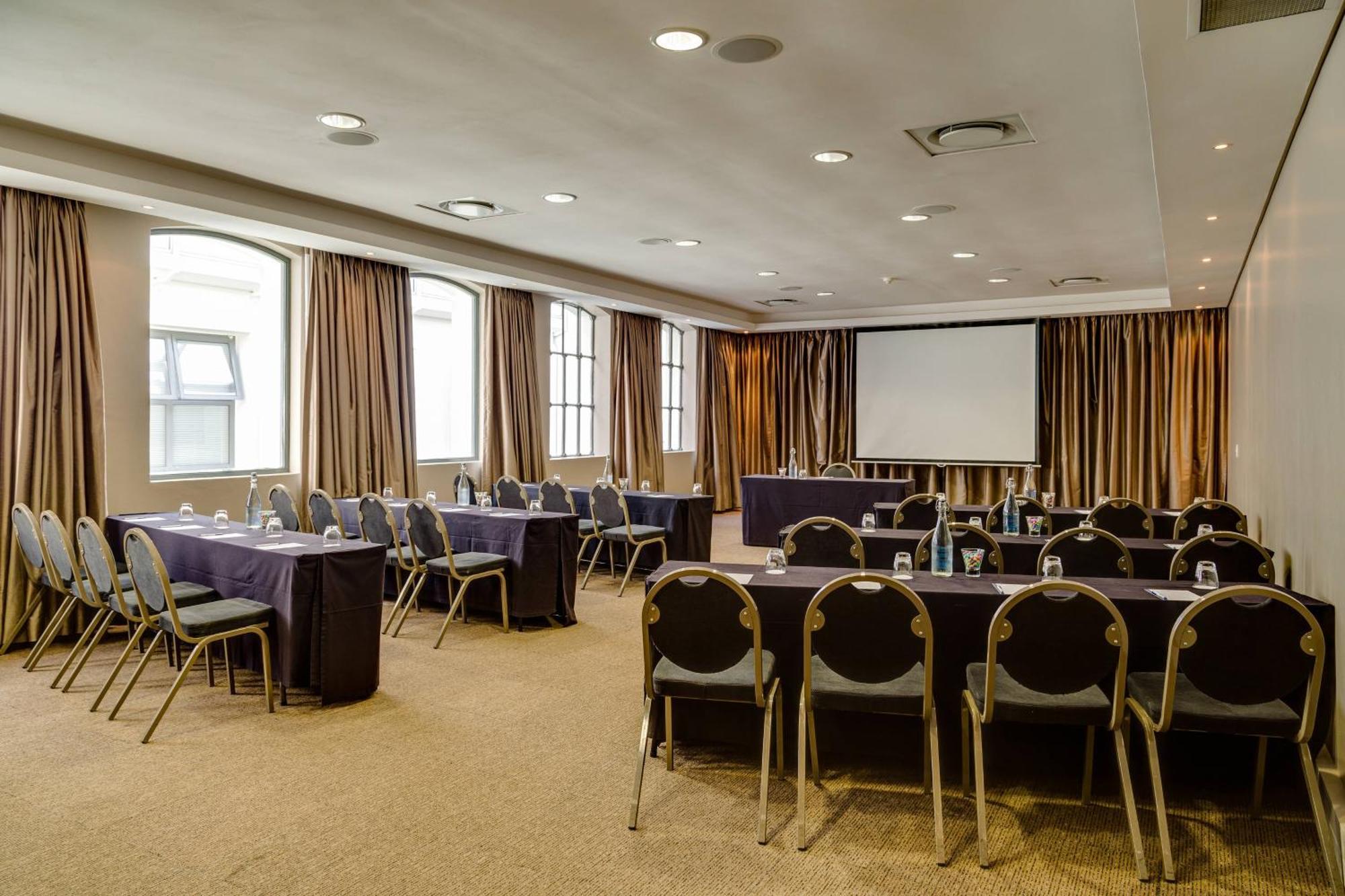 Protea By Marriott Waterfront Breakwater 3* Kapstadt