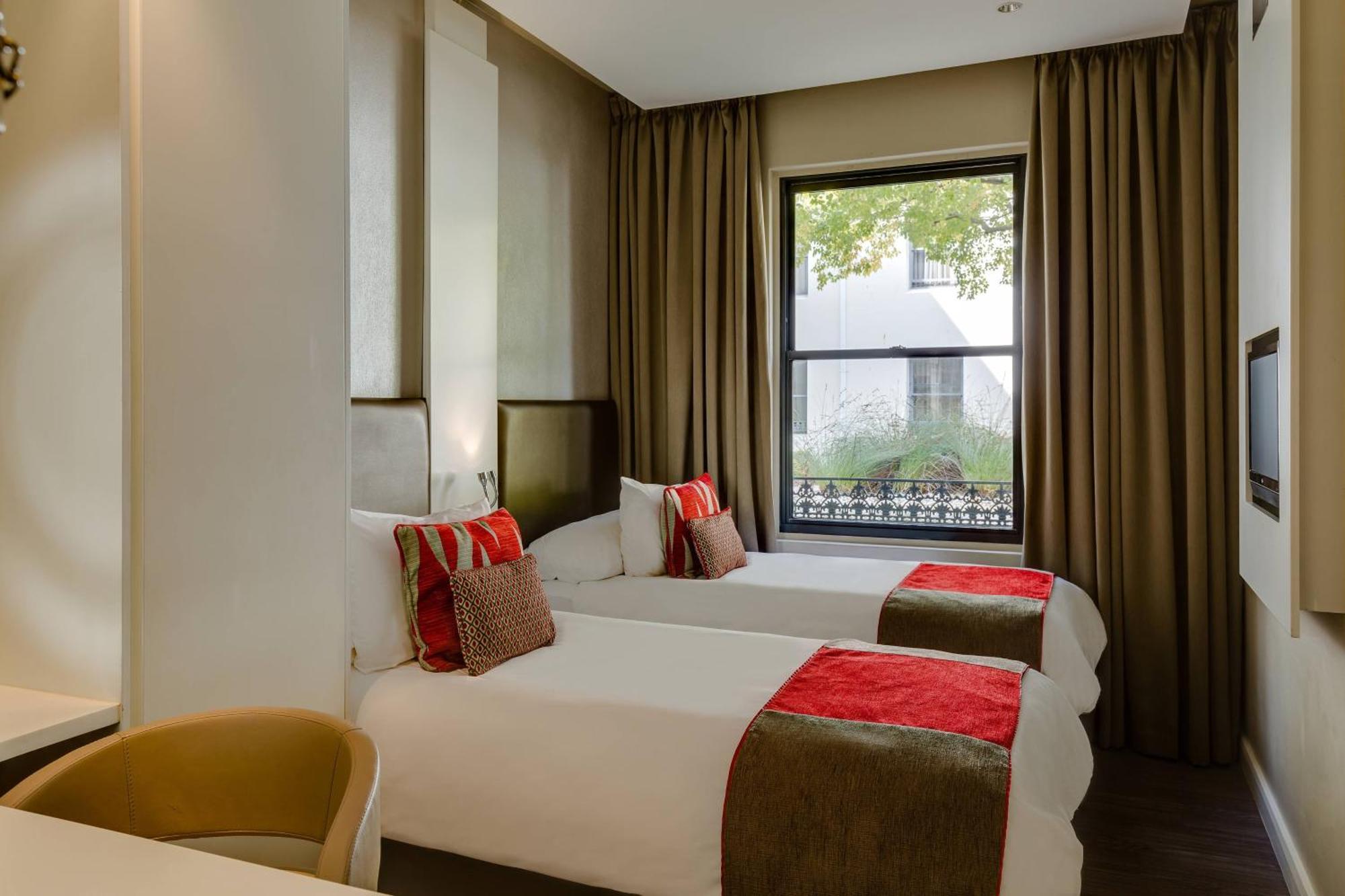 Protea By Marriott Waterfront Breakwater Hotel 3*